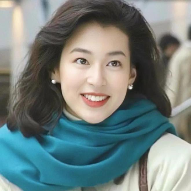 与穿搭能以随和明媚的心态迎接生活开元棋牌网站她们注重自己的妆容(图3)