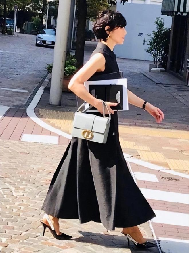 与穿搭能以随和明媚的心态迎接生活开元棋牌网站她们注重自己的妆容(图10)