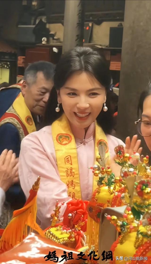 ！两杠三星护航身边数十位商界大佬开元棋牌刘涛一到福建咖位自动上升(图6)