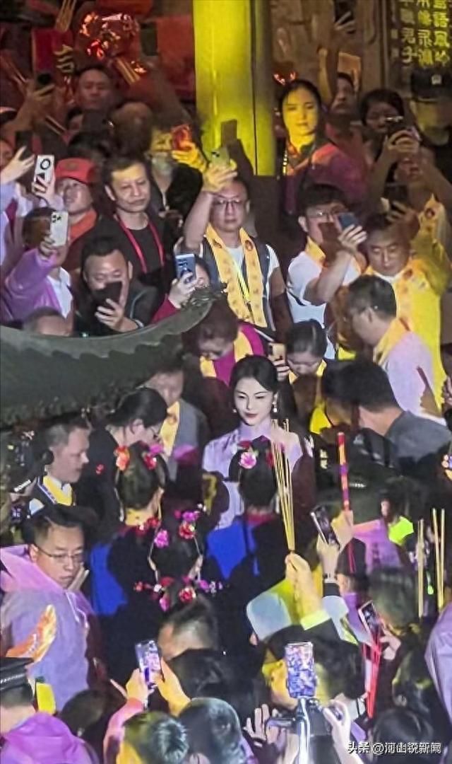 ！两杠三星护航身边数十位商界大佬开元棋牌刘涛一到福建咖位自动上升(图7)