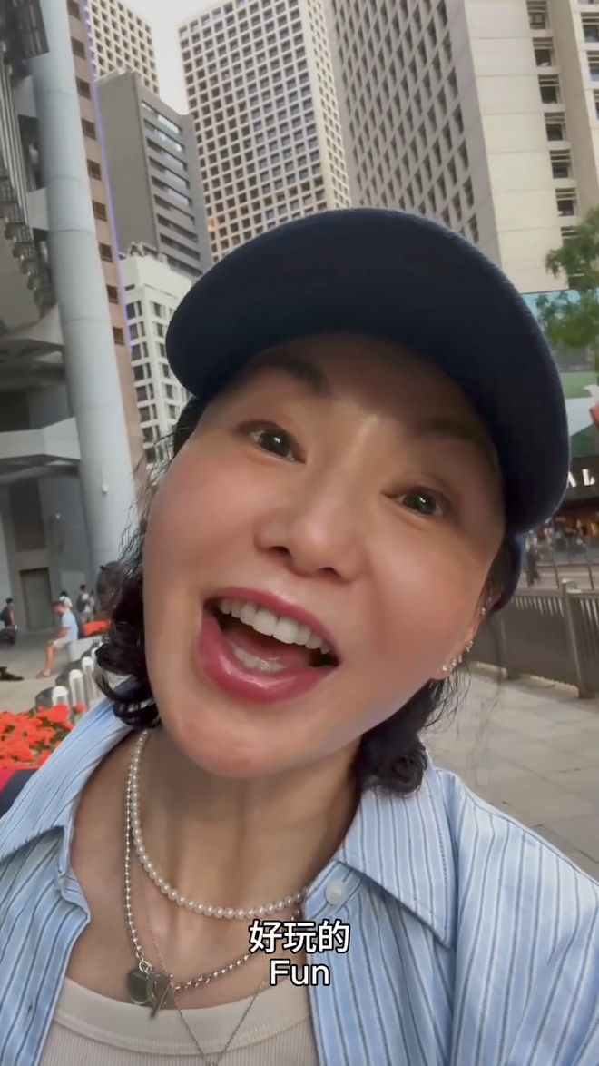 全网60岁依然是大家最爱的穿衣榜样开元棋牌网站张曼玉的平价穿搭火遍(图16)