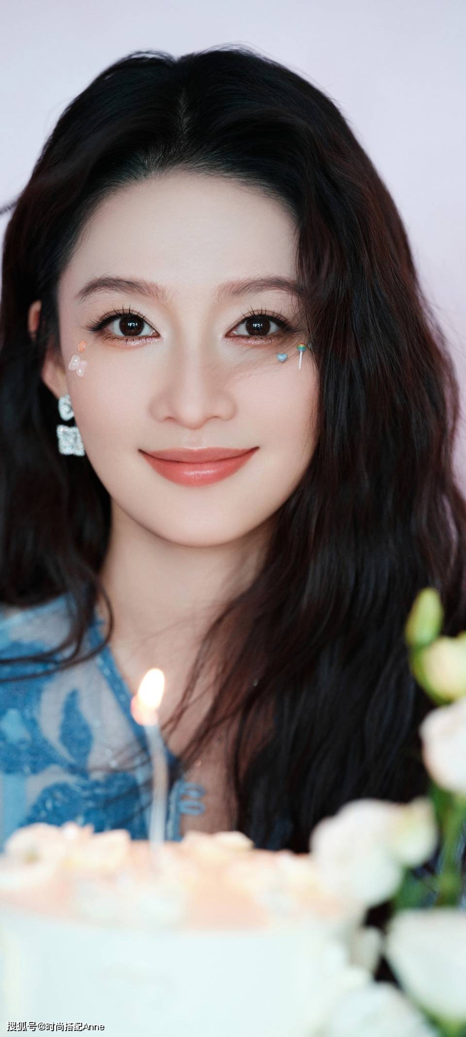 搭清新复古生图状态美上热搜ky开元棋牌李沁生日写真穿(图4)