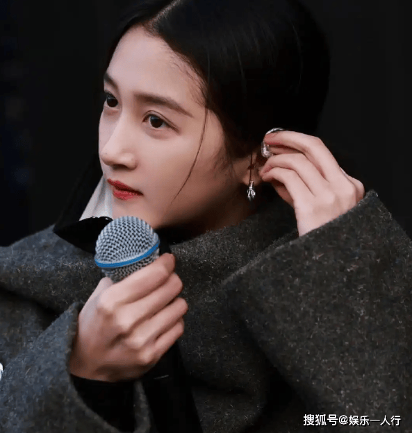 这身直接美上热搜灰色夹克配黑色工装裤潮酷