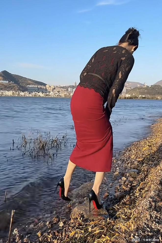 气质的女性该有穿搭思路开元棋牌试玩这才是成熟(图3)